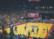 澳大利亚队观众热烈欢呼！，阿扎伦卡迎来二十赛季出色发挥比赛高潮迭起的简单介绍