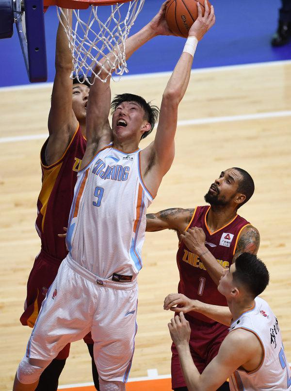 包含周琦复出首秀出彩，密尔沃基雄鹿主场险胜新疆男篮，豪取9连胜的词条